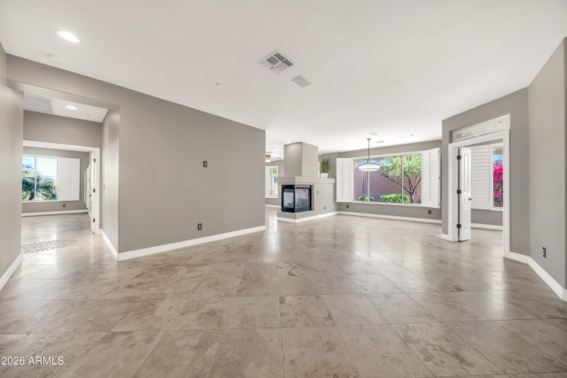 2812 W Reedy Creek Dr-13