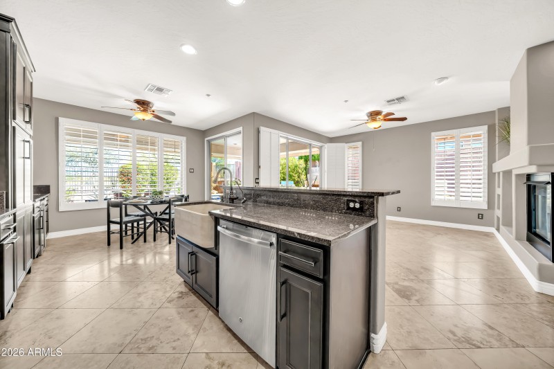 2812 W Reedy Creek Dr-19