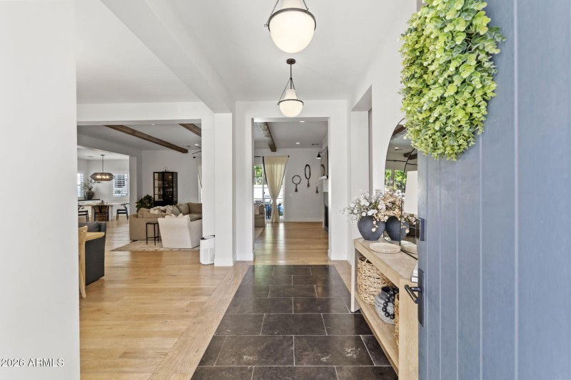 8409 N DIller Grove Lane, Phoenix 85021