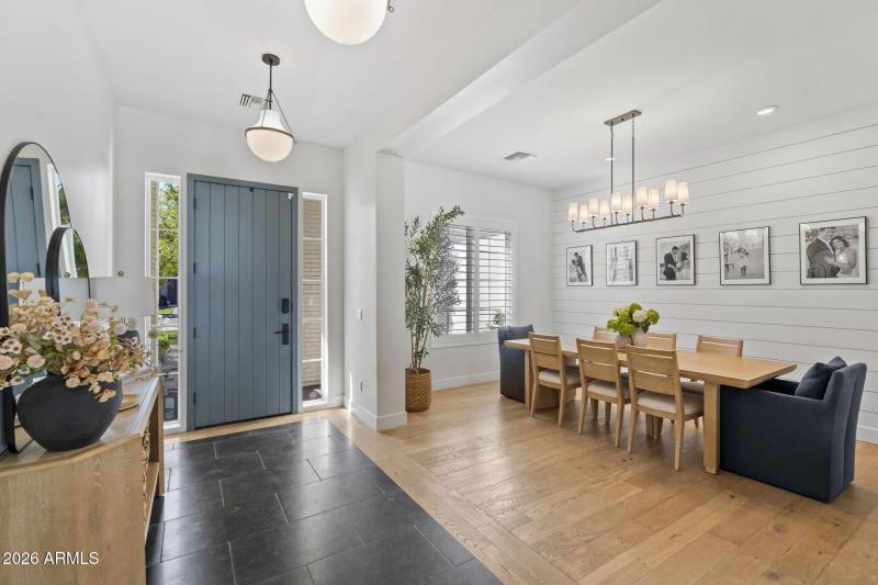 8409 N DIller Grove Lane, Phoenix 85021