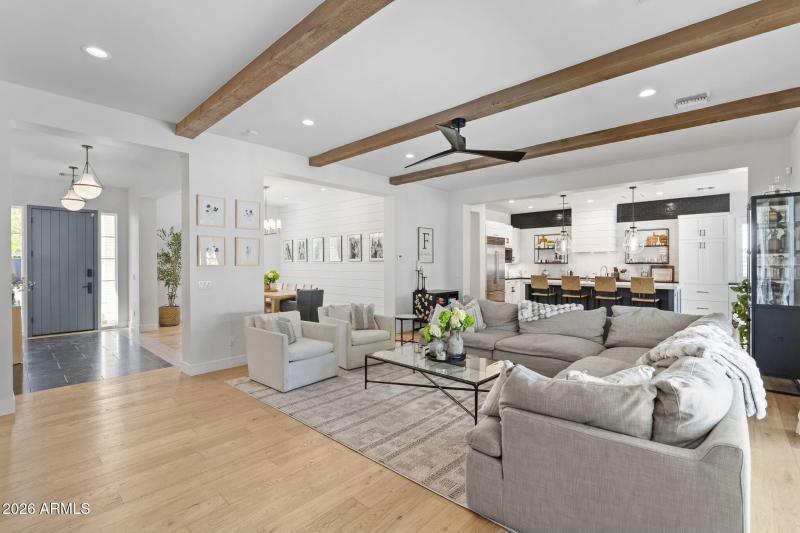 8409 N DIller Grove Lane, Phoenix 85021