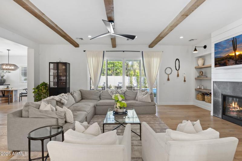 8409 N DIller Grove Lane, Phoenix 85021