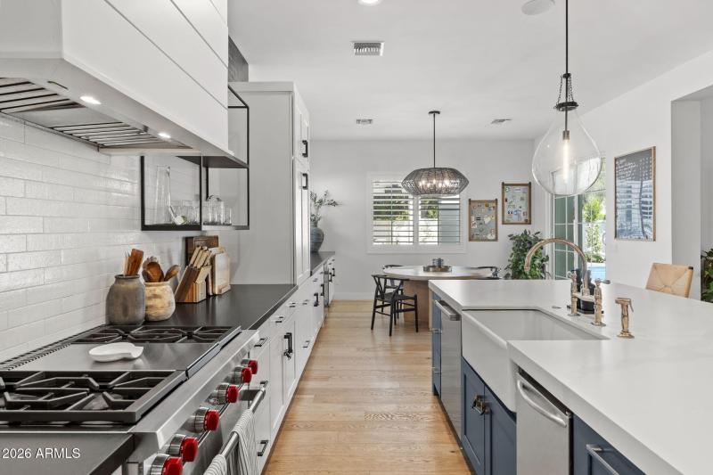 8409 N DIller Grove Lane, Phoenix 85021