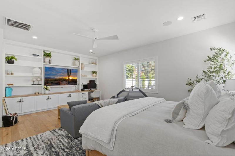 8409 N DIller Grove Lane, Phoenix 85021