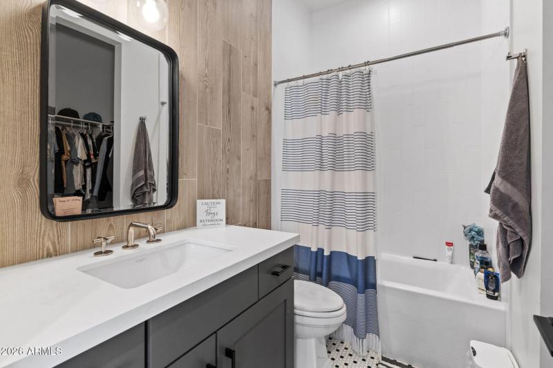 8409 N DIller Grove Lane, Phoenix 85021