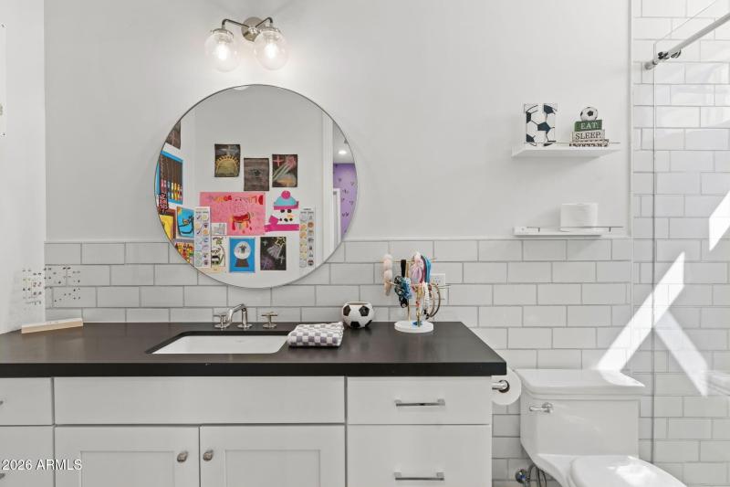 8409 N DIller Grove Lane, Phoenix 85021