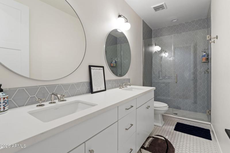 8409 N DIller Grove Lane, Phoenix 85021