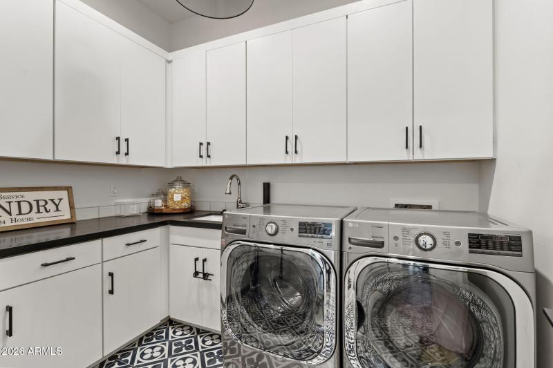 8409 N DIller Grove Lane, Phoenix 85021