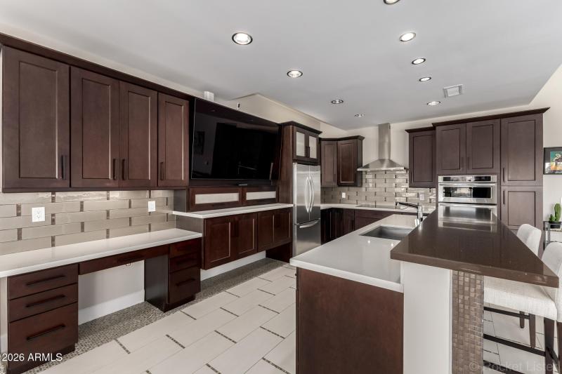 Full entertainers kitchen