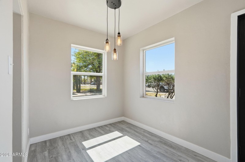 6-web-or-mls-2239 N Edgemere_006_Dining