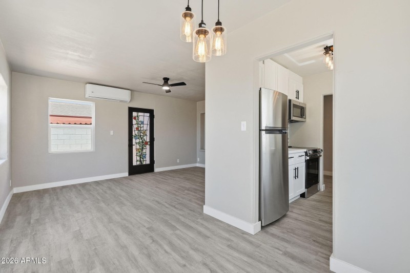 7-web-or-mls-2239 N Edgemere_007_Dining