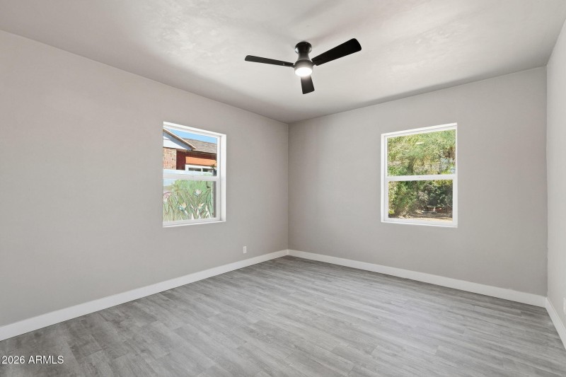 14-web-or-mls-2239 N Edgemere_014_Primar