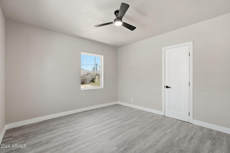 17-web-or-mls-2239 N Edgemere_017_Primar