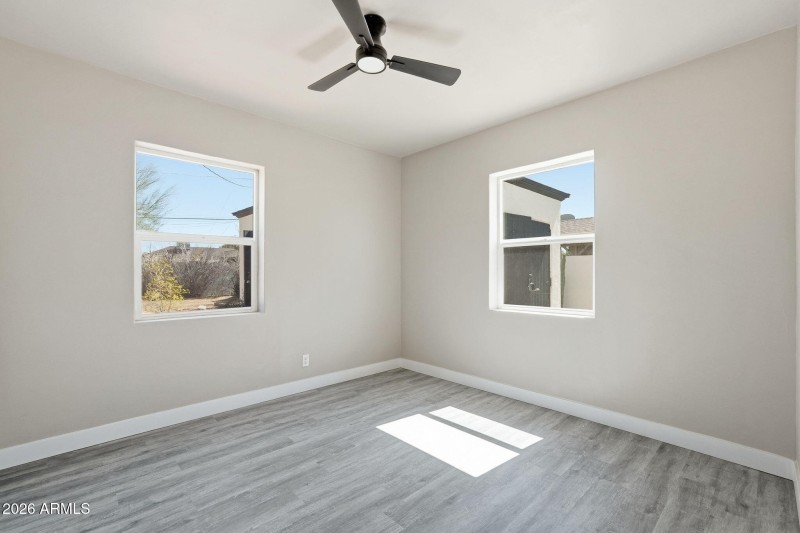 24-web-or-mls-2239 N Edgemere_024_Guest