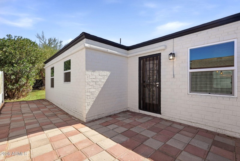 27-web-or-mls-2239 N Edgemere_027_Side Y