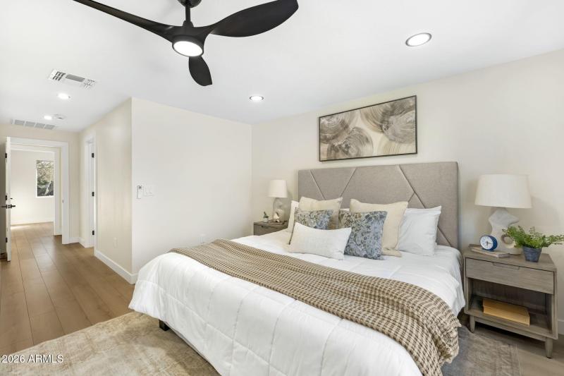 3718 E Evans Dr Phoenix - 325