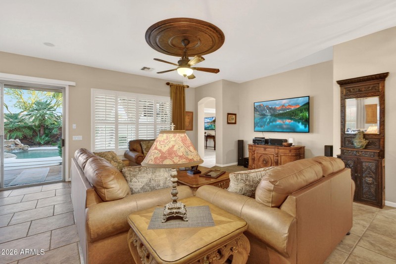 10-web-or-mls-40E Dubois Ave