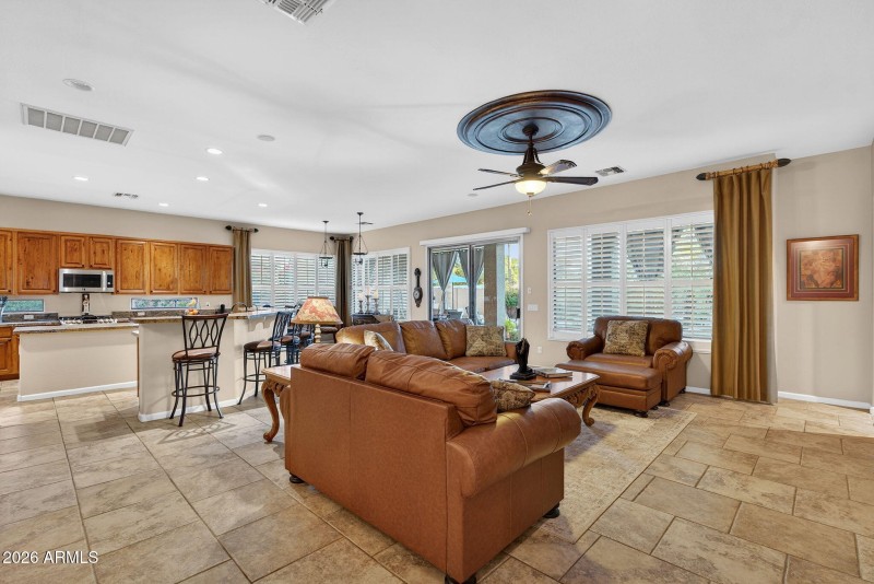 13-web-or-mls-37E Dubois Ave