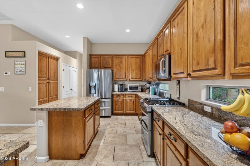 18-web-or-mls-46E Dubois Ave