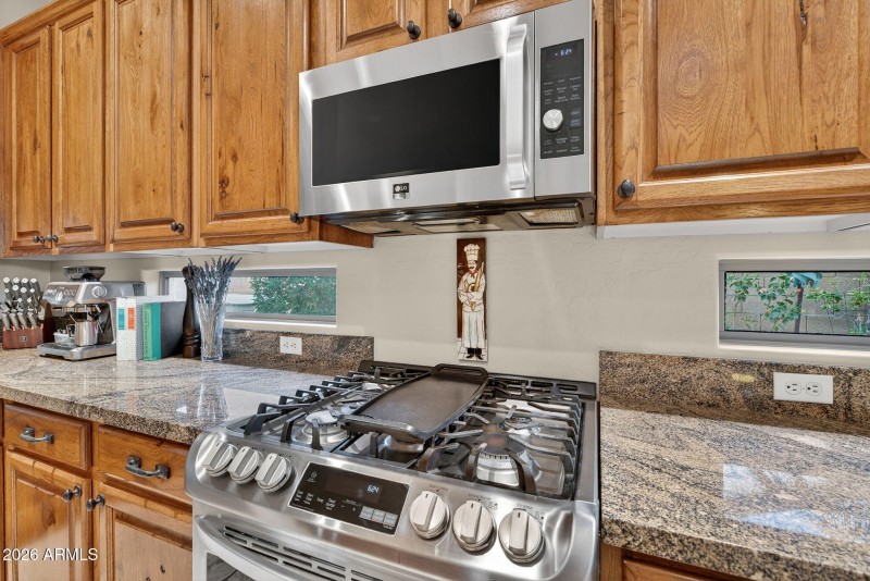 19-web-or-mls-51E Dubois Ave