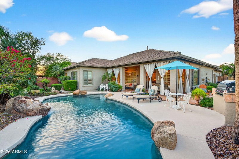 59-web-or-mls-52E Dubois Ave