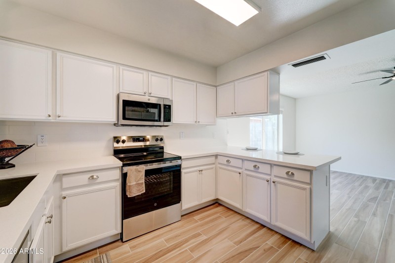 5132 W Corinne Dr-10