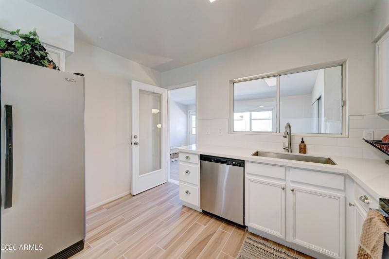 5132 W Corinne Dr-12