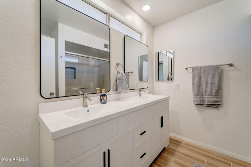 5132 W Corinne Dr-19