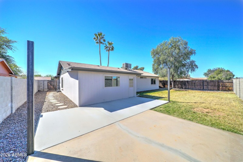 5132 W Corinne Dr-27