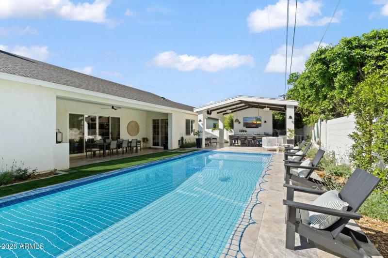 8409 N DIller Grove Lane, Phoenix 85021