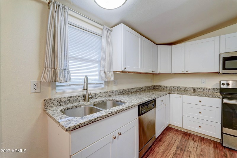 649 W Kaniksu Street-10