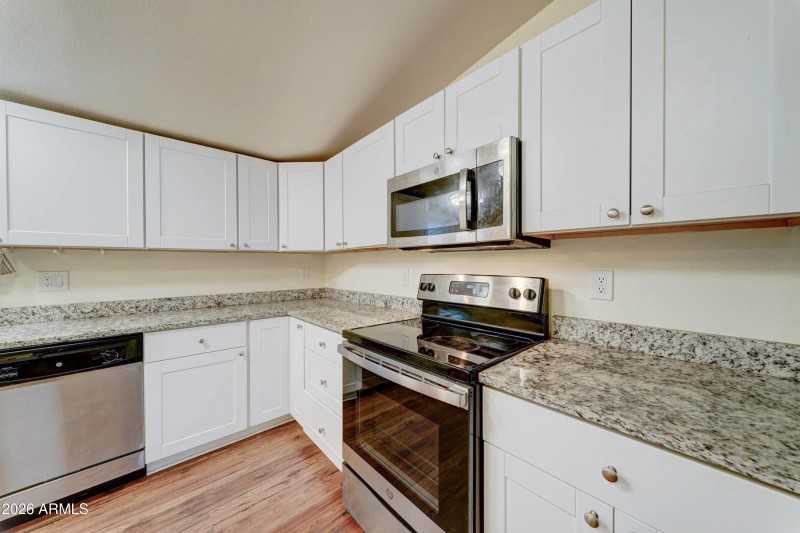 649 W Kaniksu Street-12