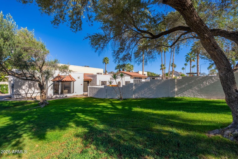 1926 E Augusta Ave - 03