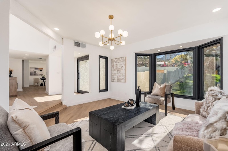 1926 E Augusta Ave - 08