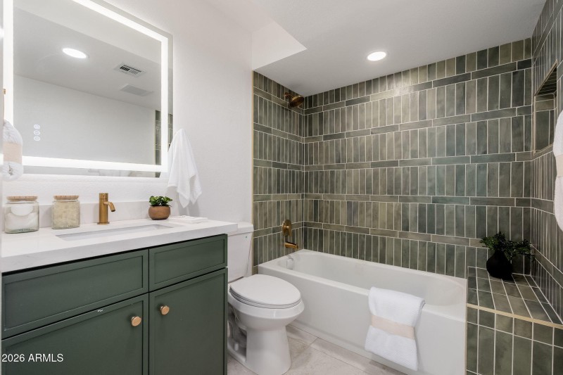 1926 E Augusta Ave - 37