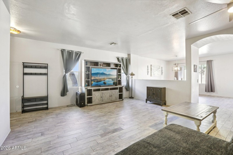 7-web-or-mls-E Obispo Ave-S1403-007