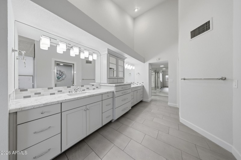 Luxe Primary Bathroom