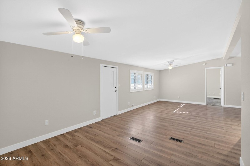 6-web-or-mls-18N 99th Ave