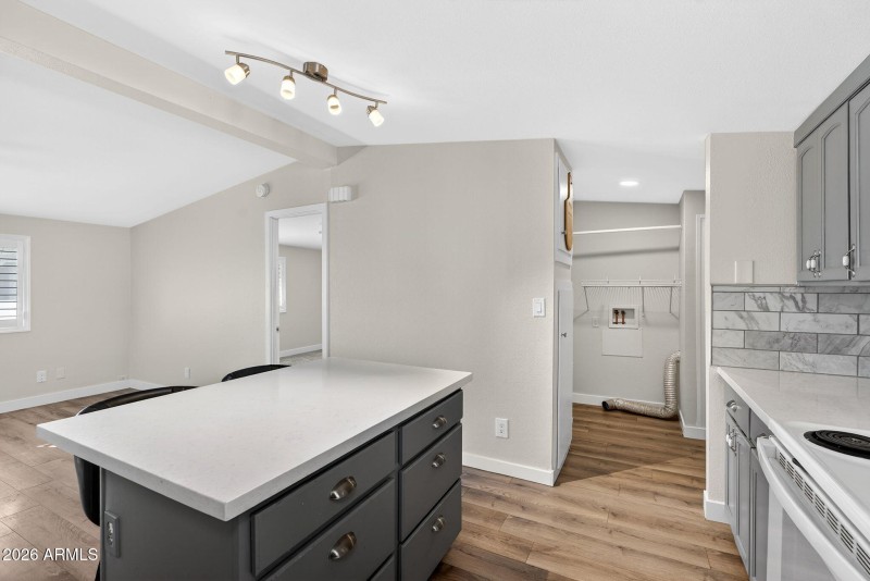 11-web-or-mls-10N 99th Ave