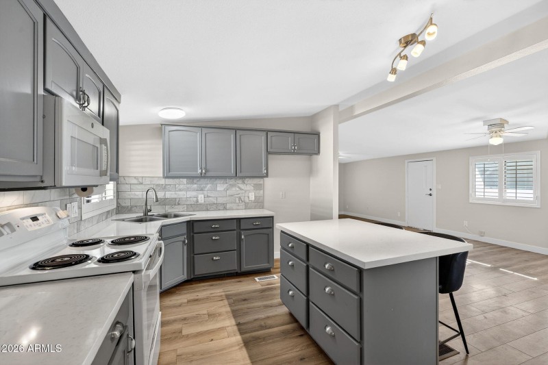 12-web-or-mls-11N 99th Ave