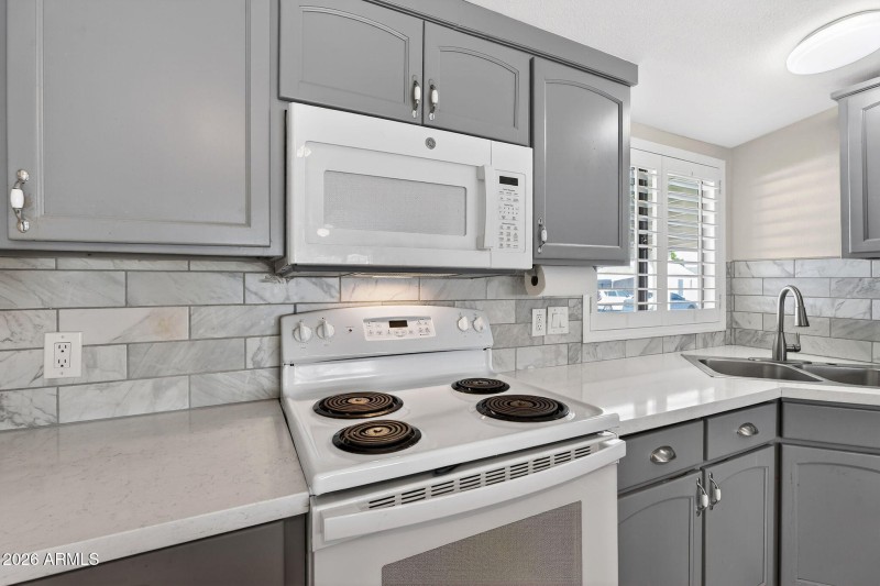 14-web-or-mls-14N 99th Ave