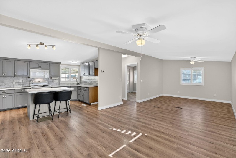 16-web-or-mls-16N 99th Ave