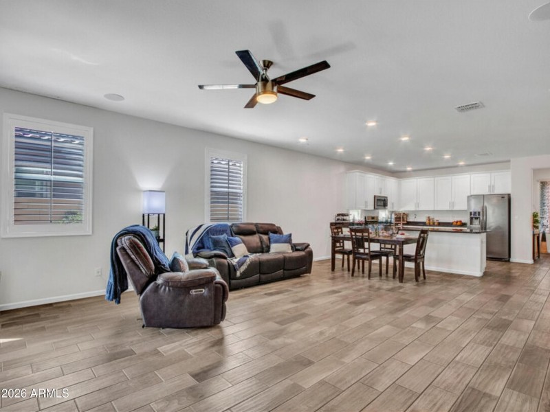 Living Room with no wicker basket