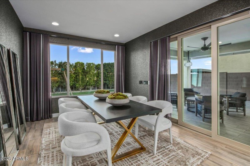 16-Dining Room Views