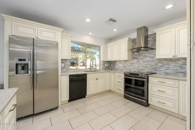 24-web-or-mls-Beverly-43