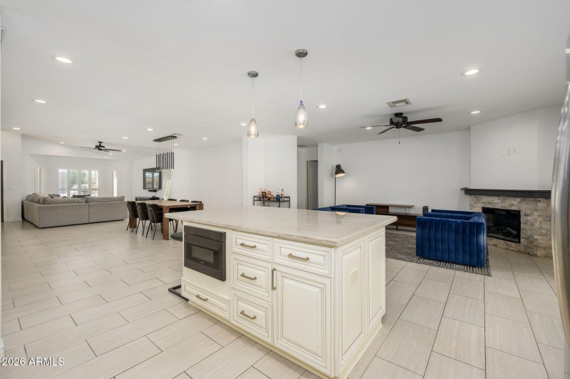 25-web-or-mls-Beverly-44