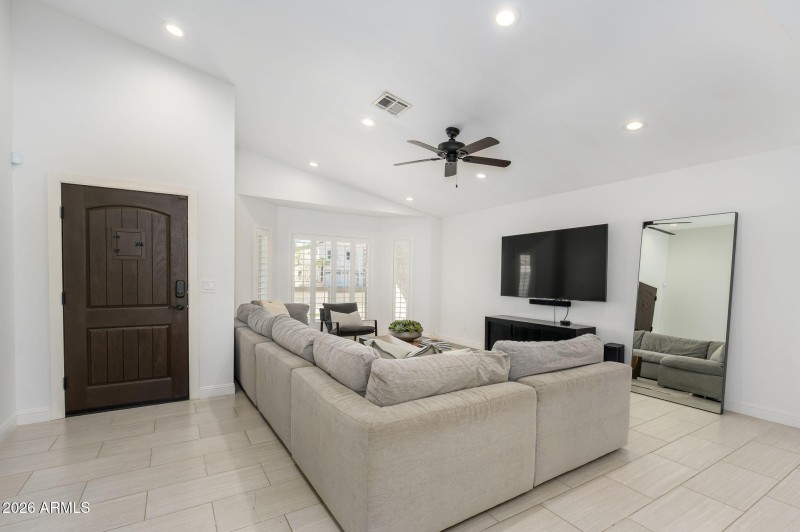 29-web-or-mls-Beverly-48