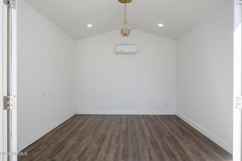 32-web-or-mls-Beverly-51