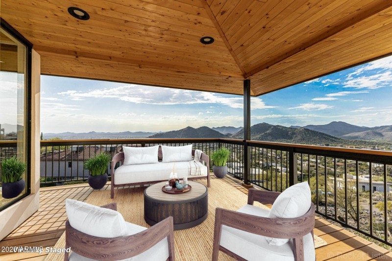 watermark_RF_6111_E_Victoria_Dr_item_17