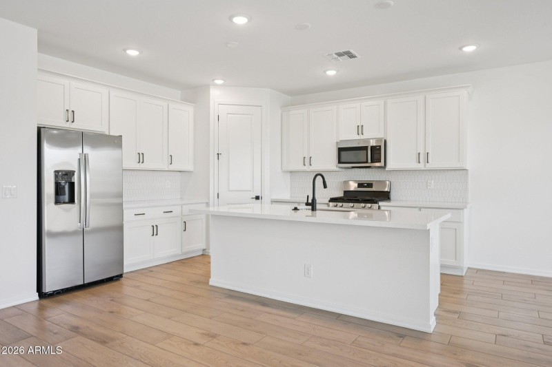 8-web-or-mls-77th Dr-S1403-008